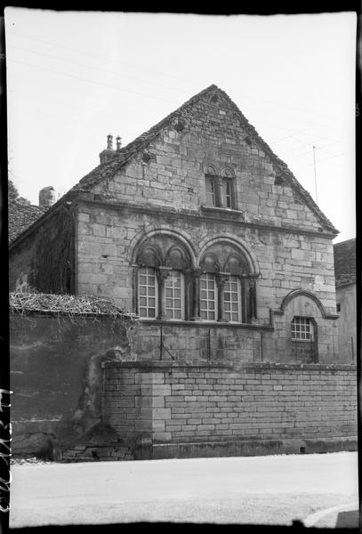 Pignon sur rue, fenêtres géminées