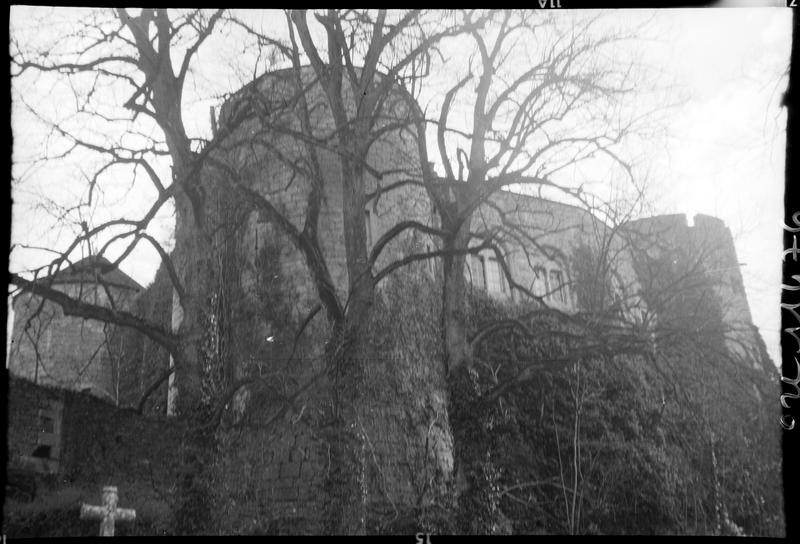 Enceinte et tours depuis les fossés