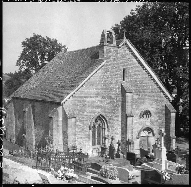 Ensemble nord-ouest, cimetière au premier plan