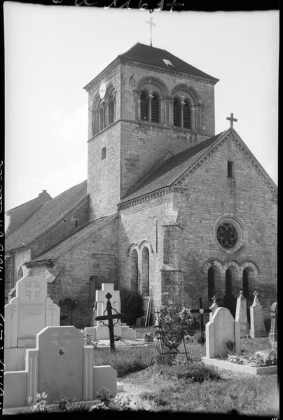 Ensemble sud-est, cimetière au premier plan