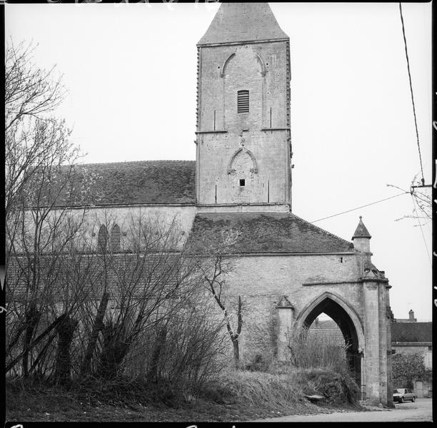 Façade nord, porche et clocher