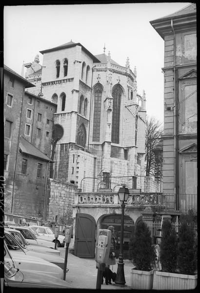 Sainte-Chapelle : abside depuis la rue