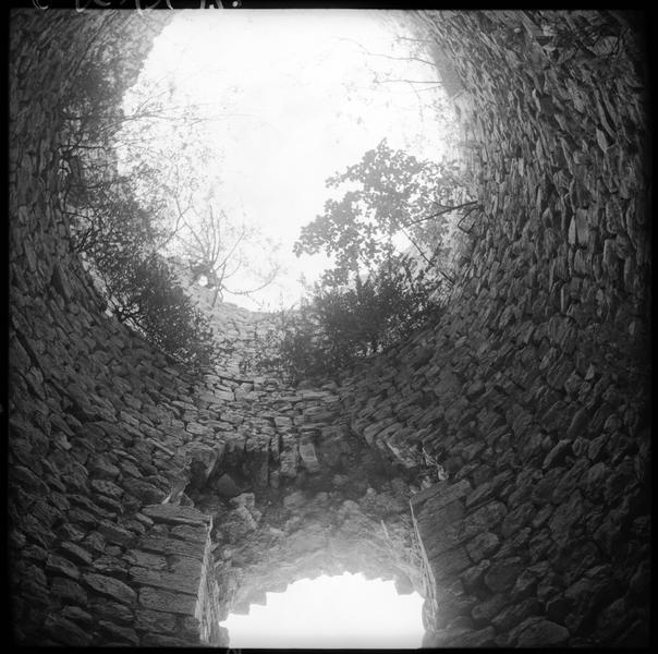 Tours de Chignin : intérieur d'une tour circulaire