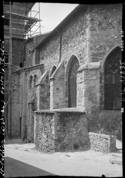 Façade sud clocher en cours de restauration