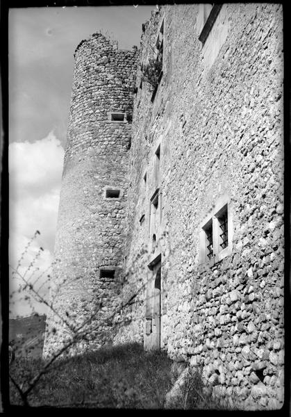 Enceinte avec tour