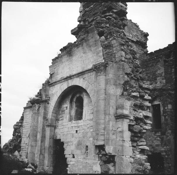 Entrée en ruines