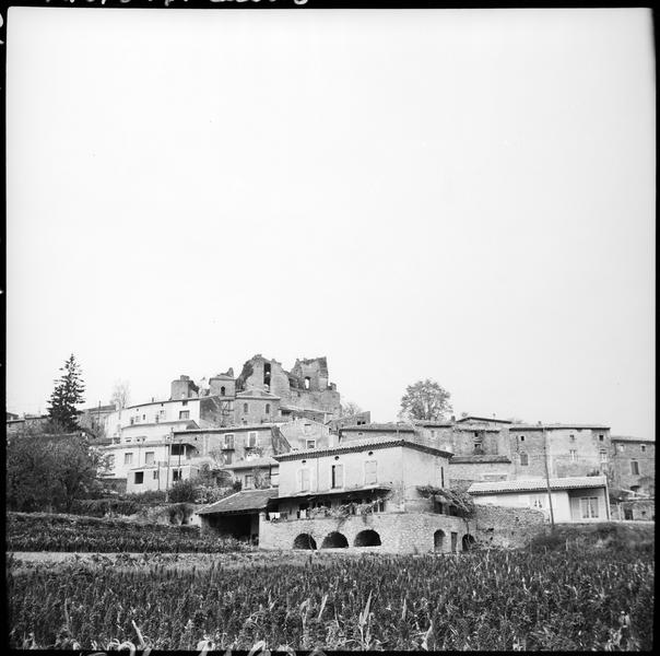 Ensemble des ruines depuis le village