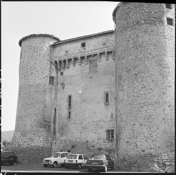 Façade et tours d'angle