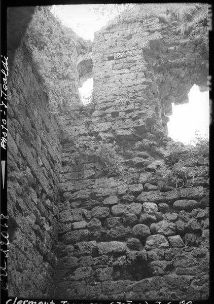 Tour en ruines, vue intérieure