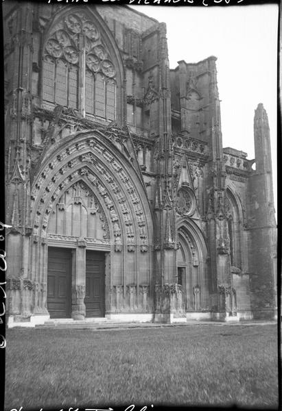 Façade ouest de l'église abbatiale