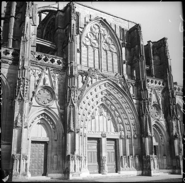 Façade ouest de l'église abbatiale