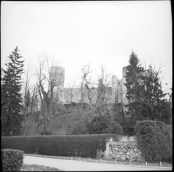 Ensemble des ruines depuis une rue