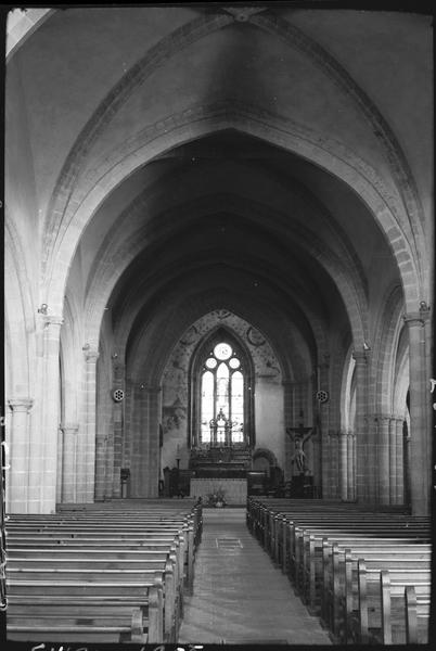 Intérieur : la nef vers le choeur