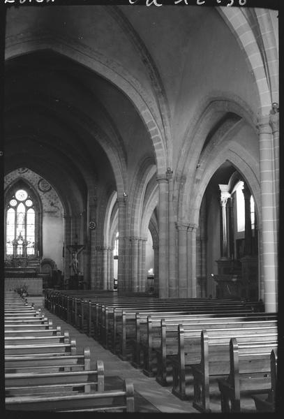 Intérieur : la nef vers le choeur