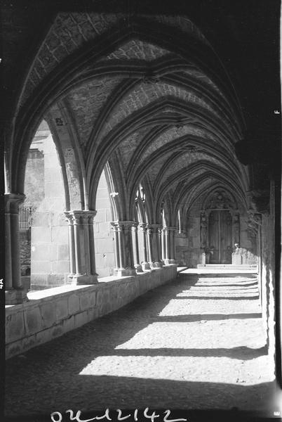 Cloître : galerie intérieure