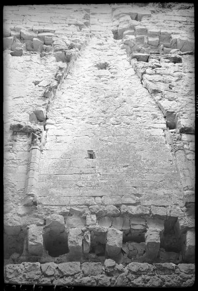 Tour en ruines, vue intérieure