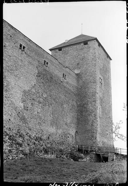 Tour et enceinte