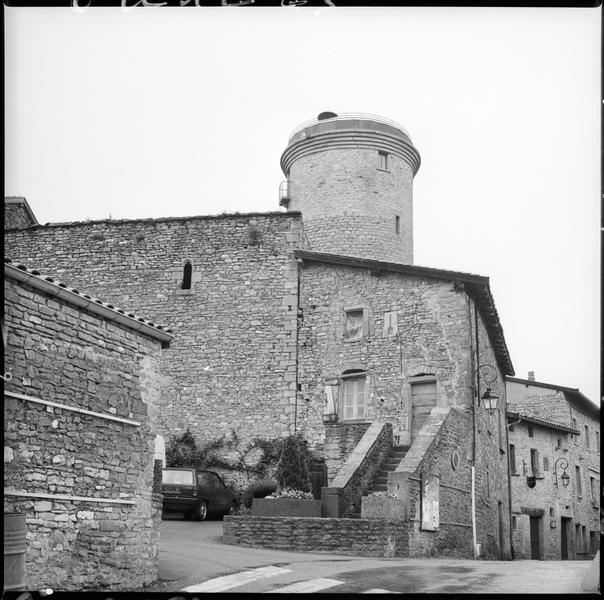 La tour depuis le village