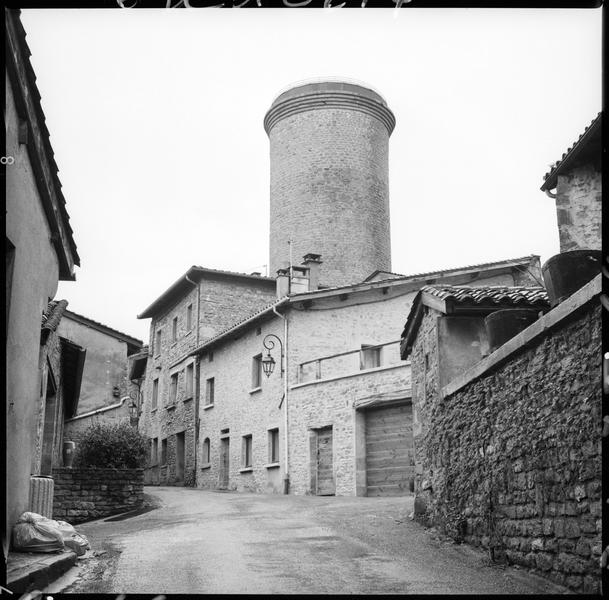 La tour depuis le village