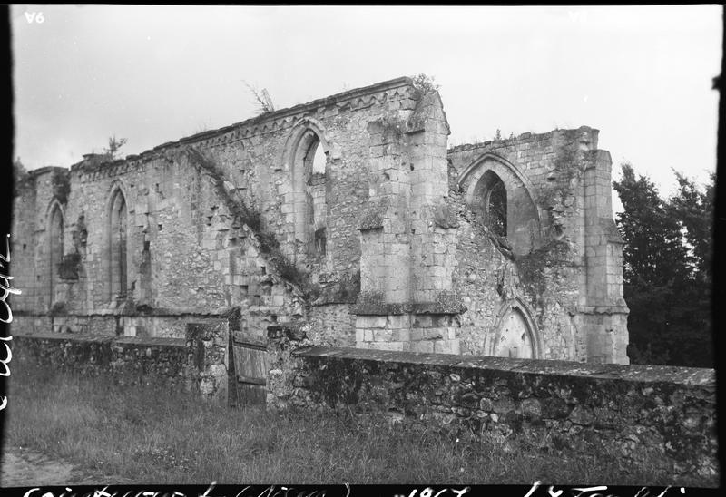 Ensemble en ruines de l'extérieur