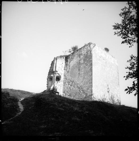 Tour en ruines