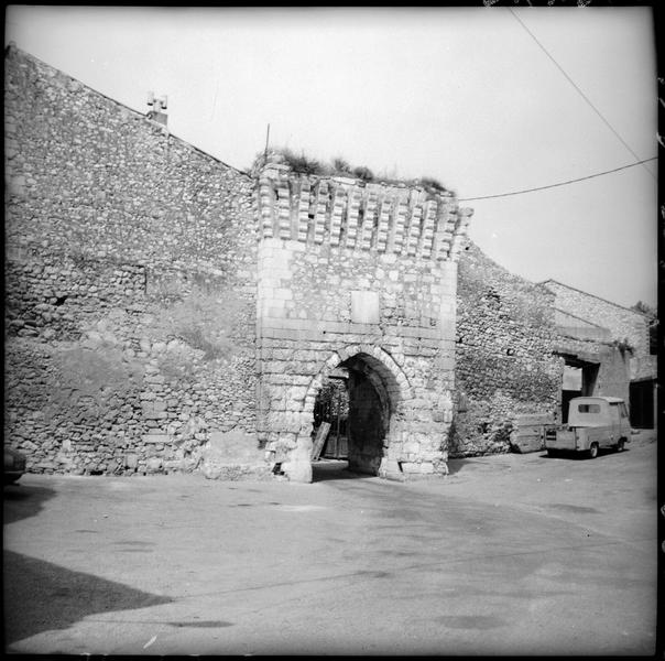 Porte de ville sur les remparts