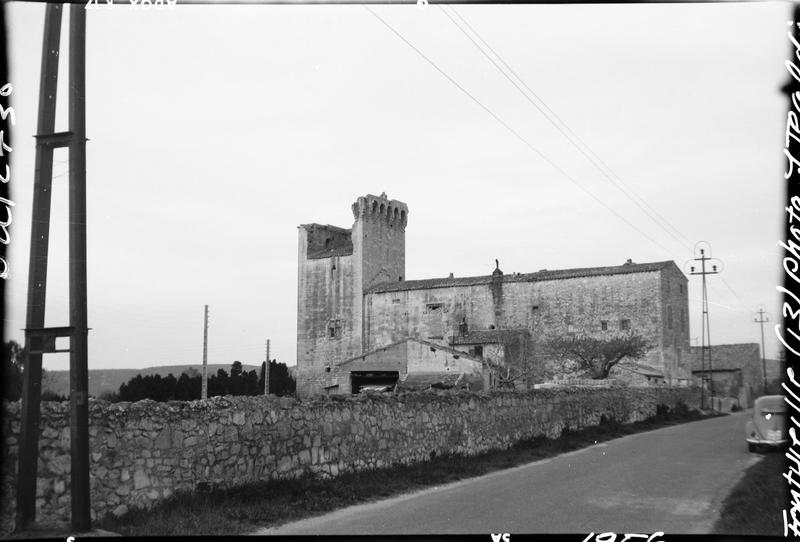 La tour et l'ensemble fortifié