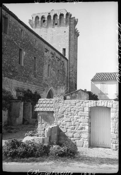 La tour et l'ensemble fortifié