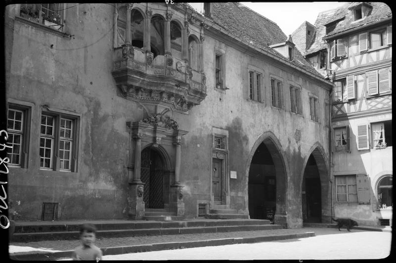 Façade sur la place