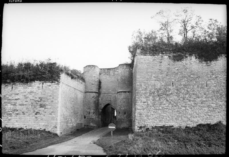 Enceinte et châtelet d'entrée