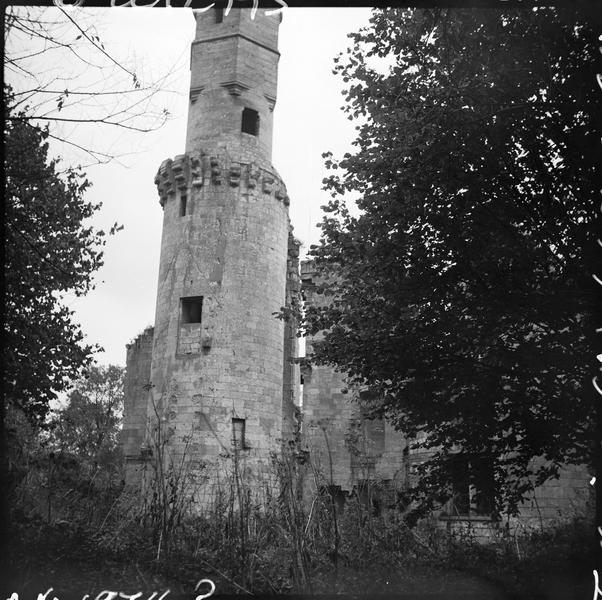 Tour en ruines