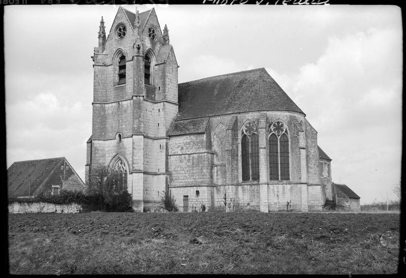 Ensemble sud-est et clocher de l'église