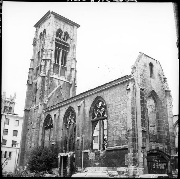 Clocher et vestiges de l'église