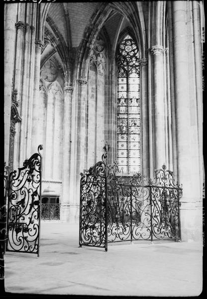 Intérieur : grille du choeur