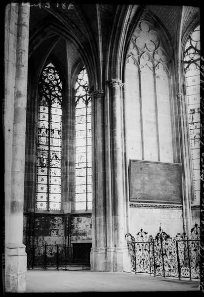 Intérieur : grille du choeur