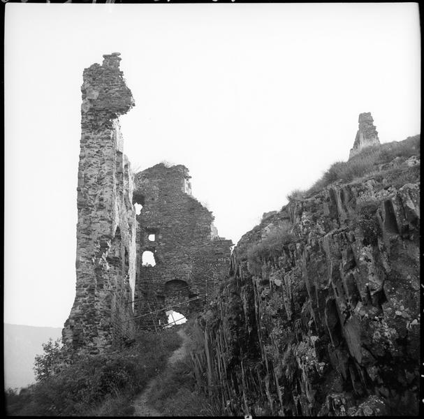 Restes de mur en ruines