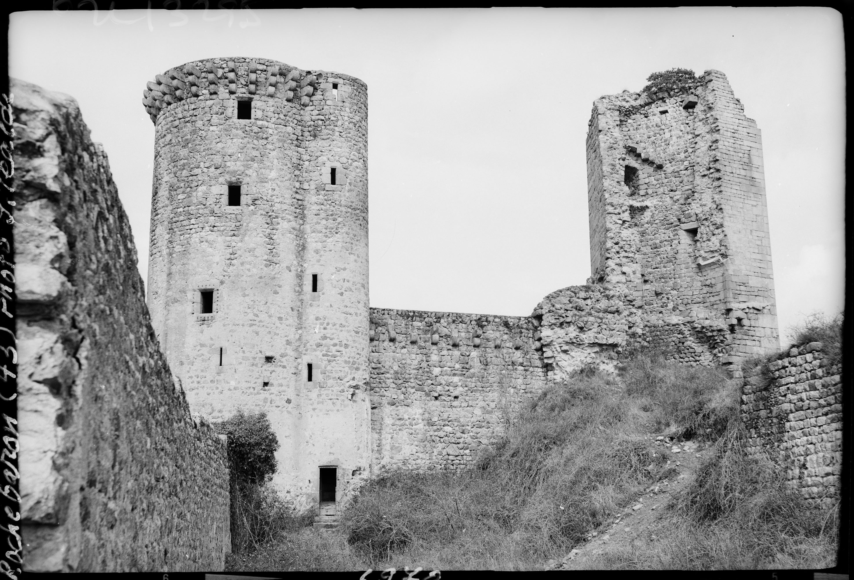 Tour des prisonniers et enceinte fortifiée