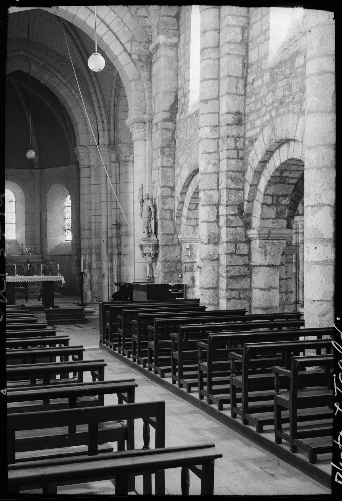 Intérieur : la nef vers le choeur