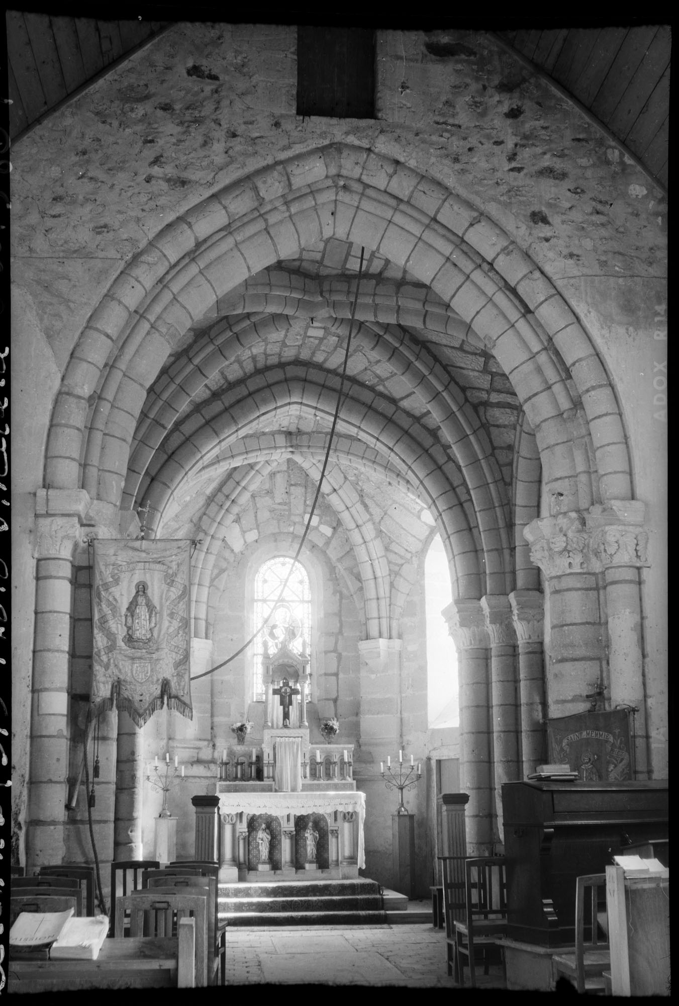 Intérieur : la nef vers le choeur