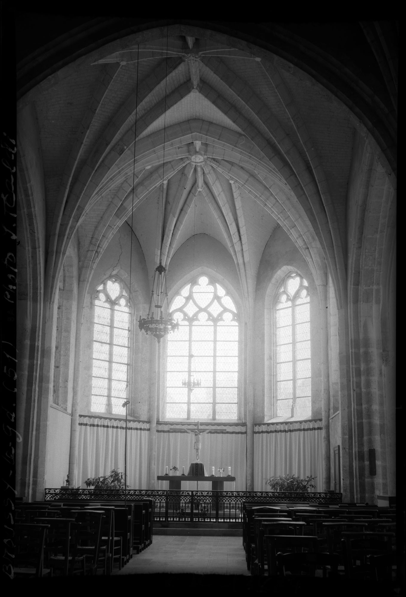 Intérieur : la nef vers le choeur