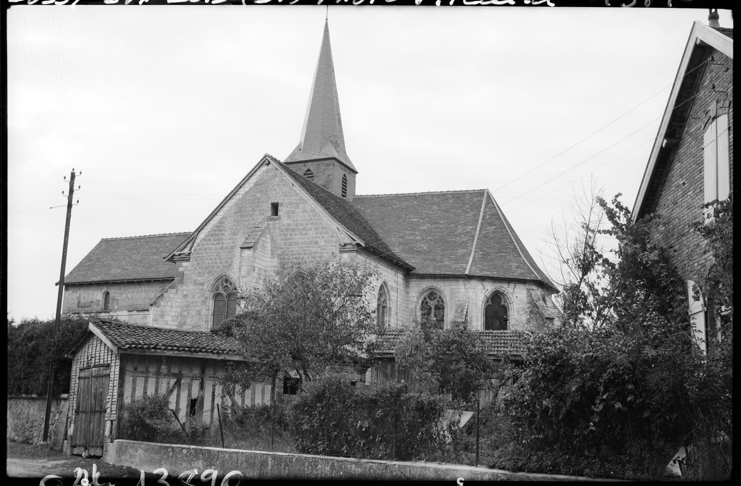 Ensemble sud depuis une rue