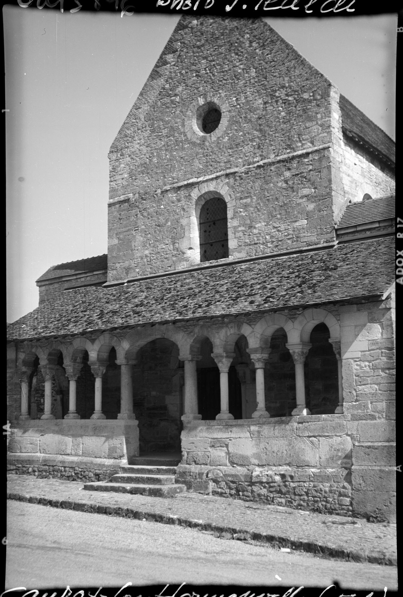 Façade ouest avec porche