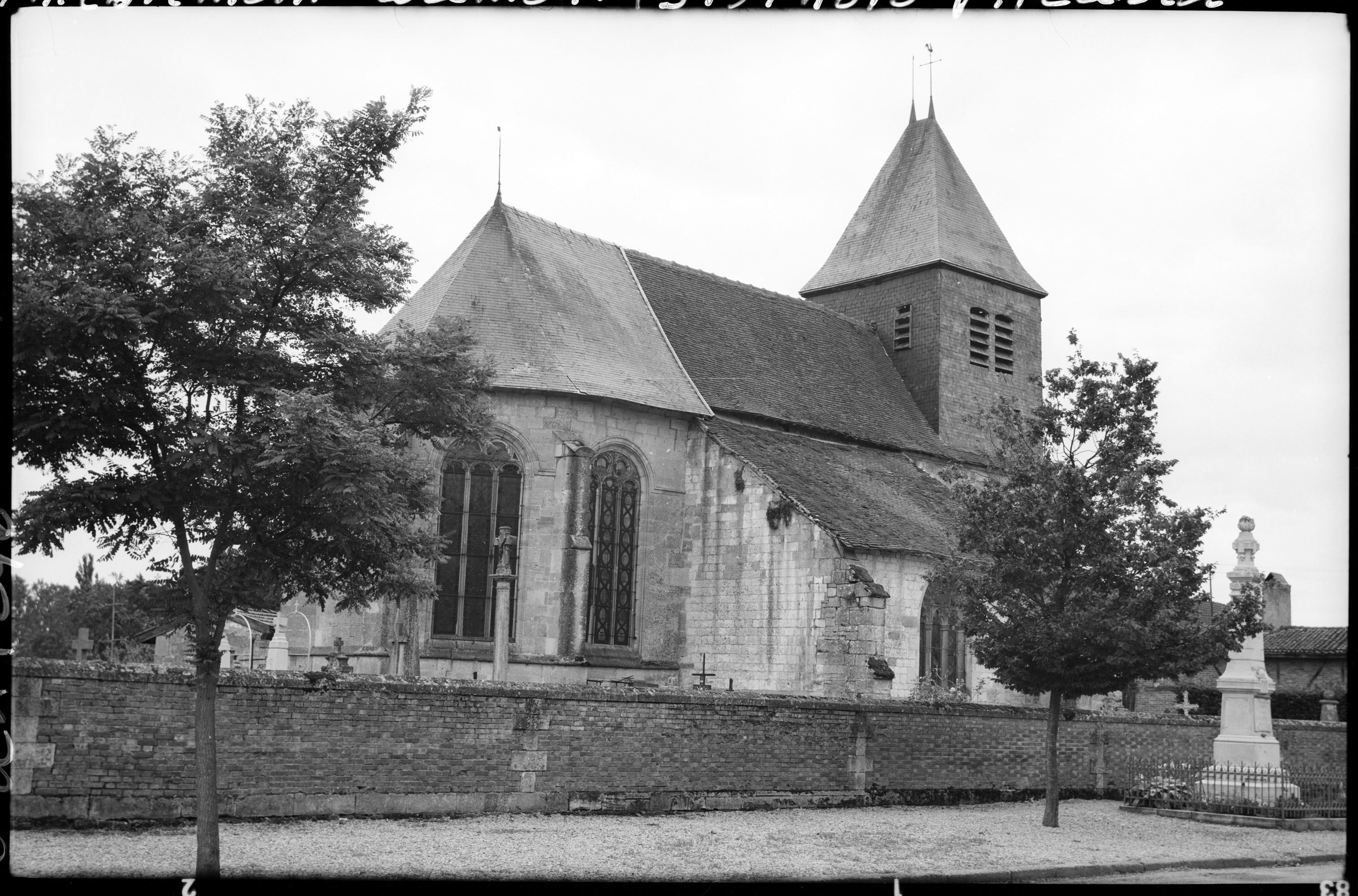 Ensemble nord-est et clocher