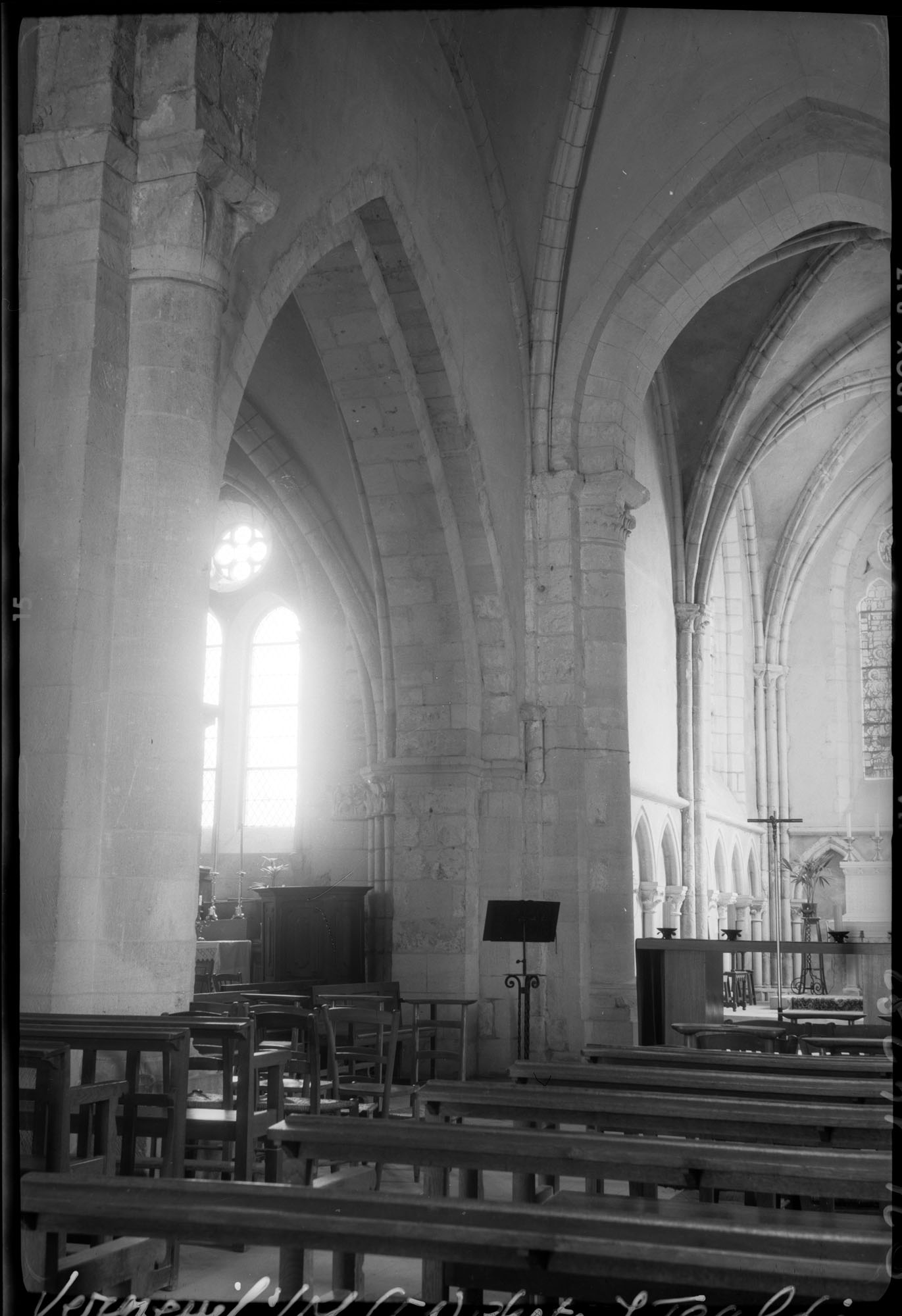 Intérieur : la nef vers le choeur