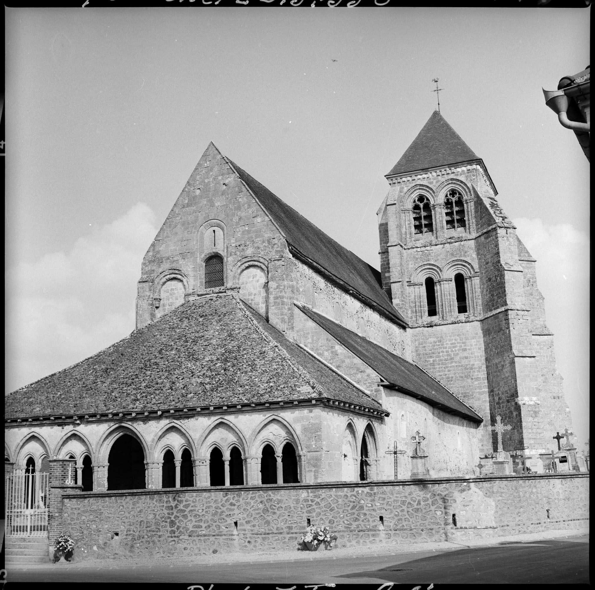 Ensemble sud-ouest, porche et clocher