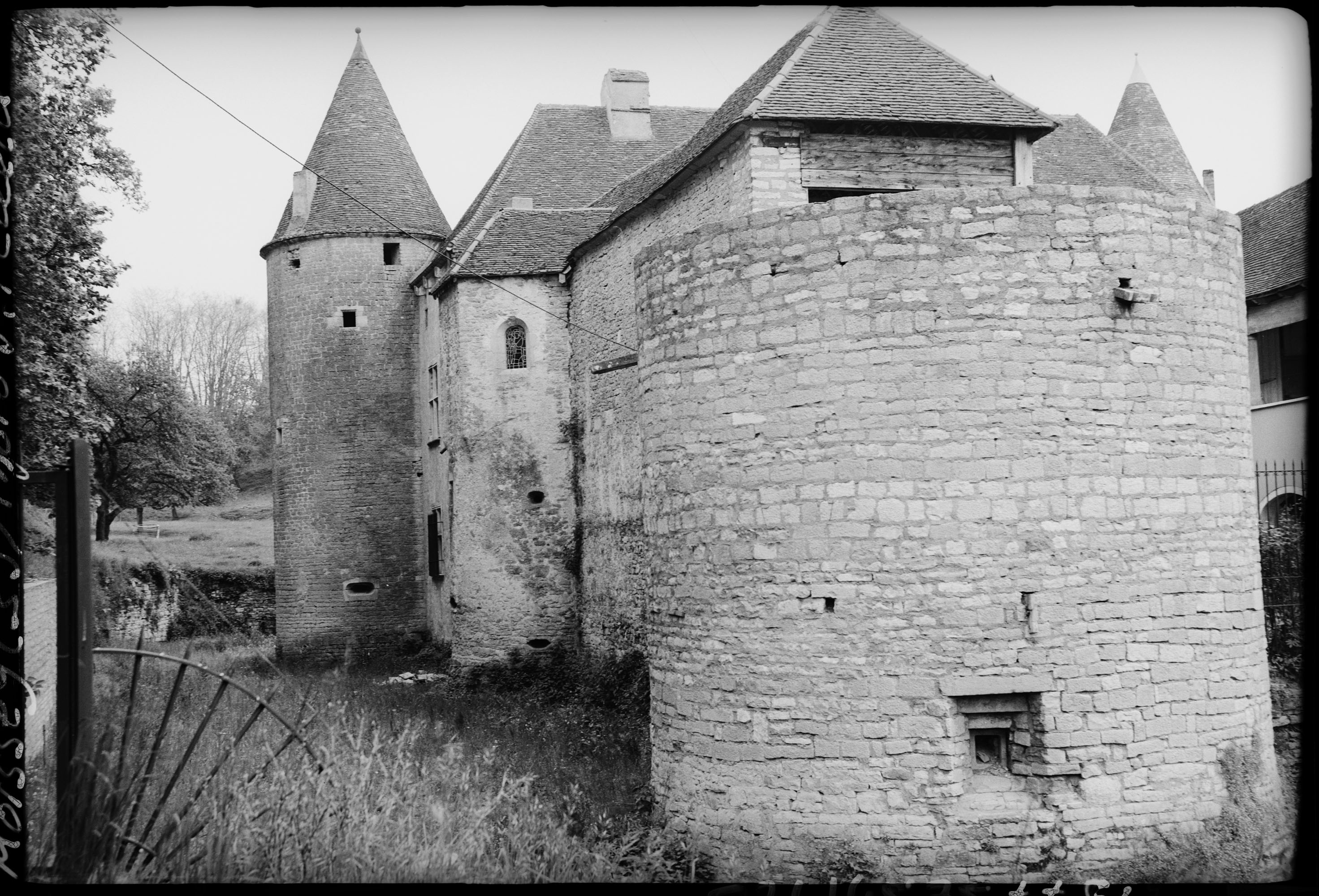 Ensemble nord-est, tours d'angle