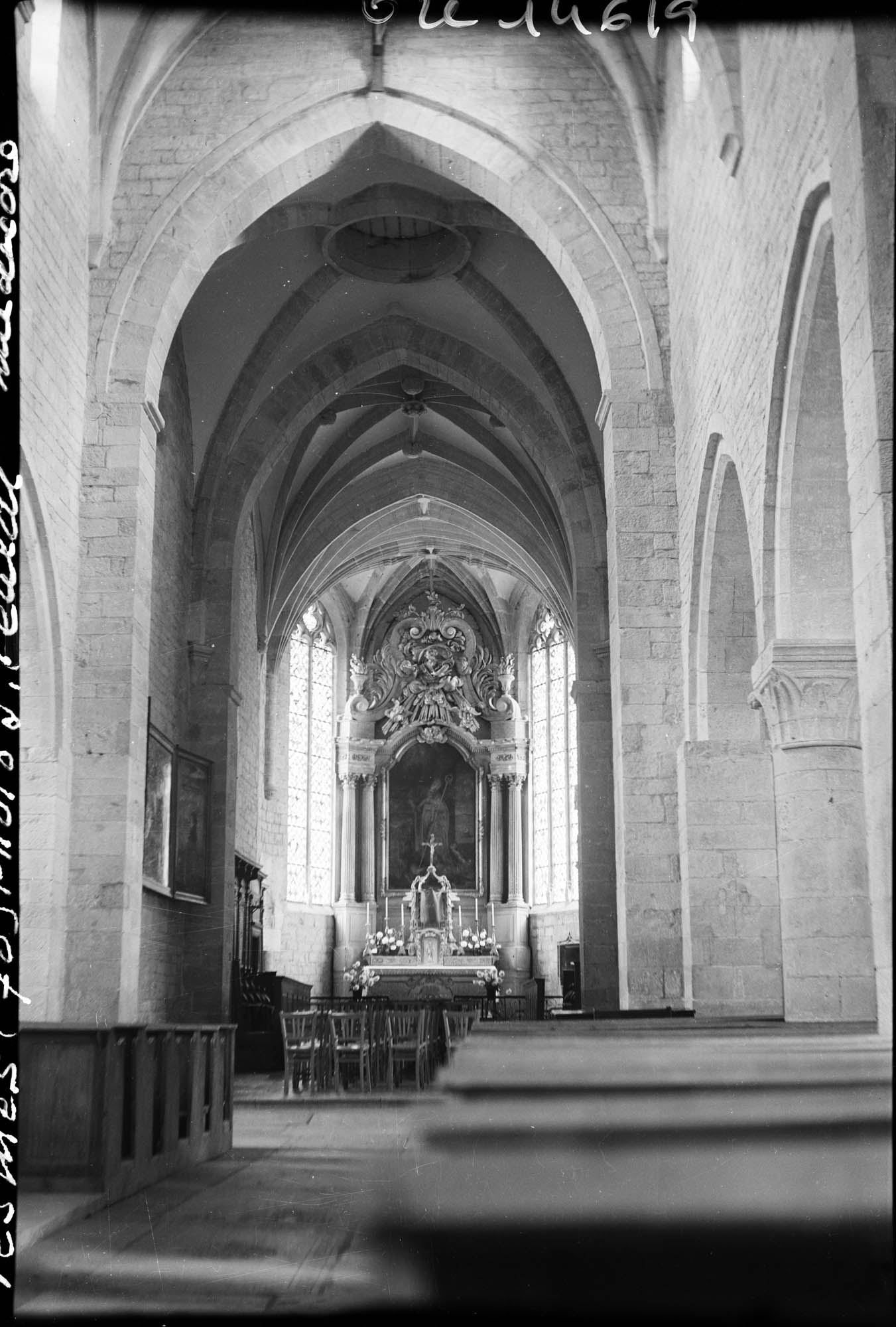 Intérieur : la nef vers le choeur