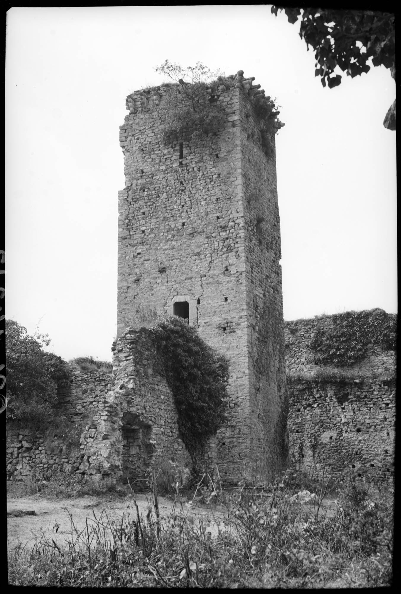 Tour en ruines