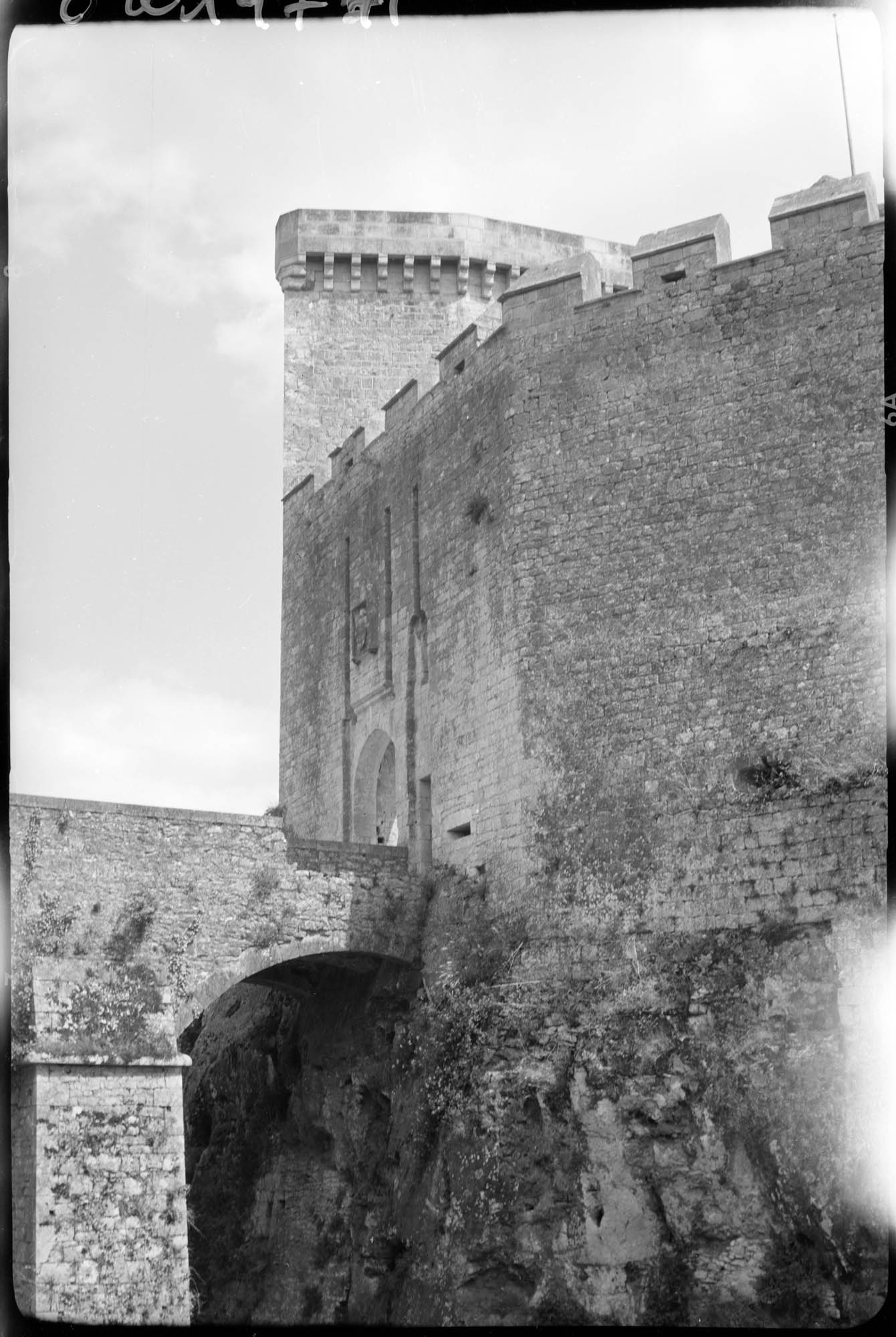 Enceinte et pont de l'extérieur