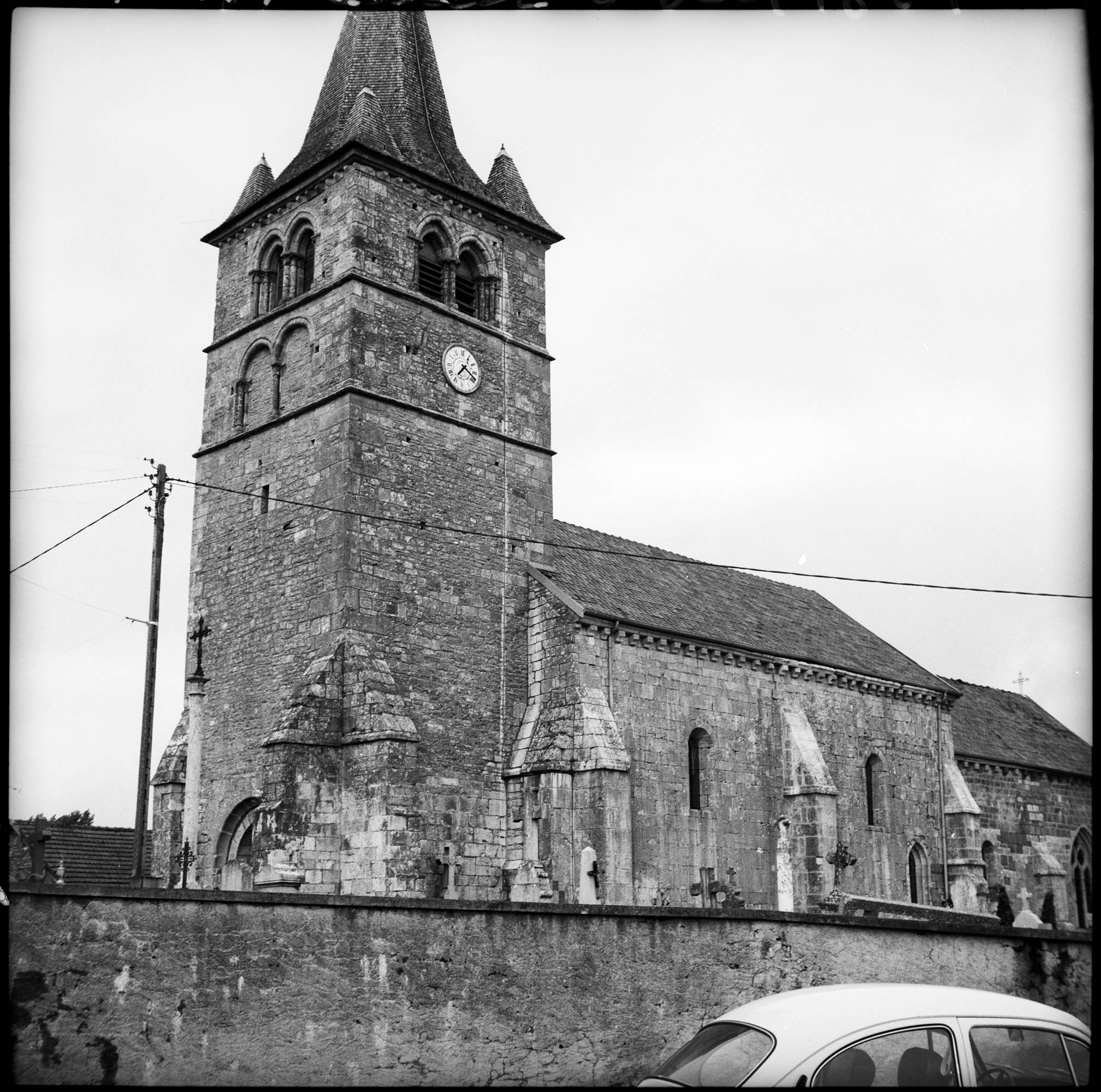 Ensemble sud-ouest et clocher